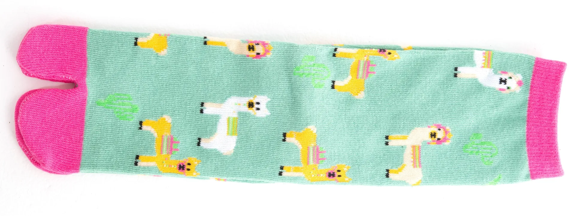 1 Pair - V-Toe Flip Flop Tabi Socks - Green Llamas