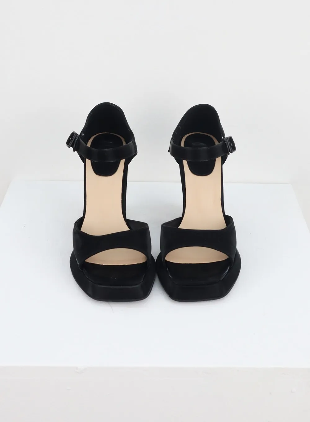 Heel Buckle Sandals IU322