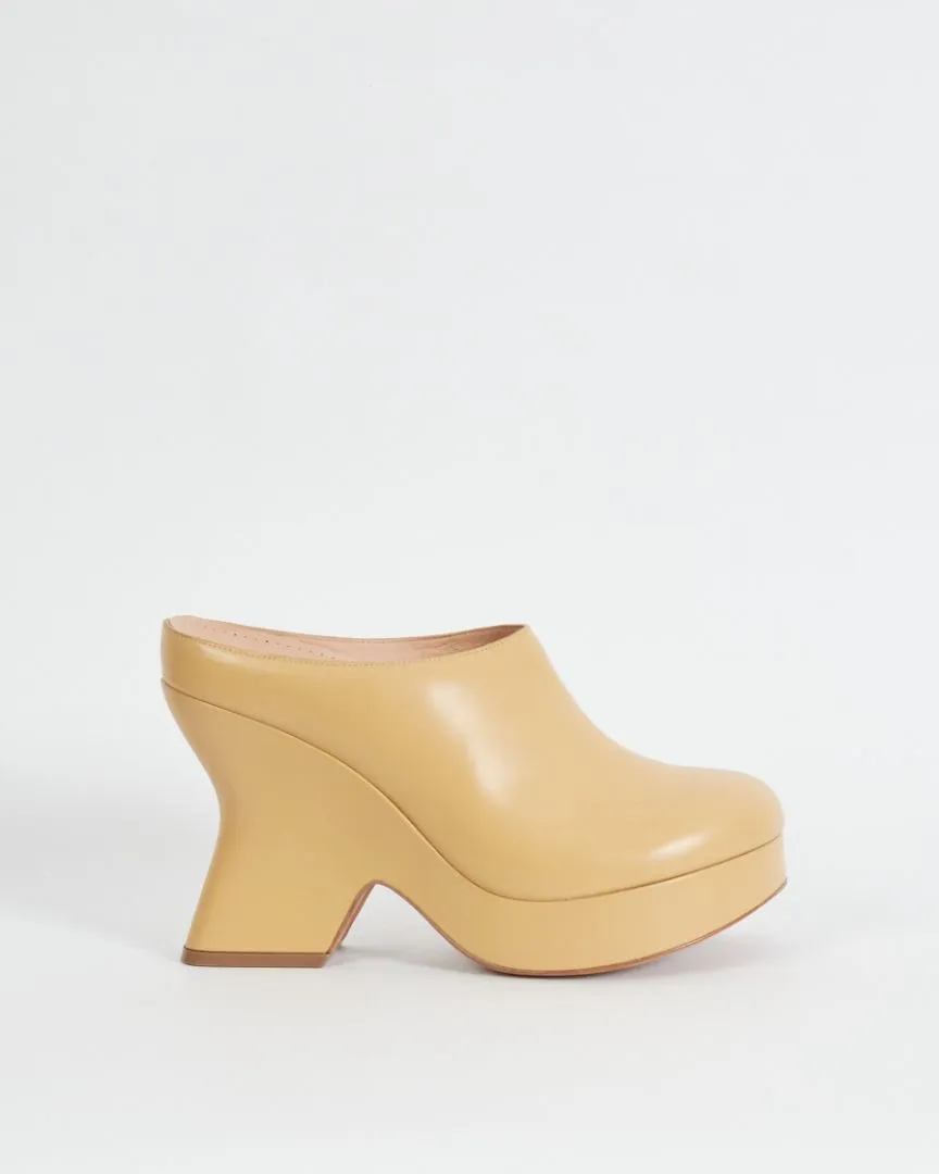 Loewe spring '23 'terra' leather wedge clogs, mustard, 40