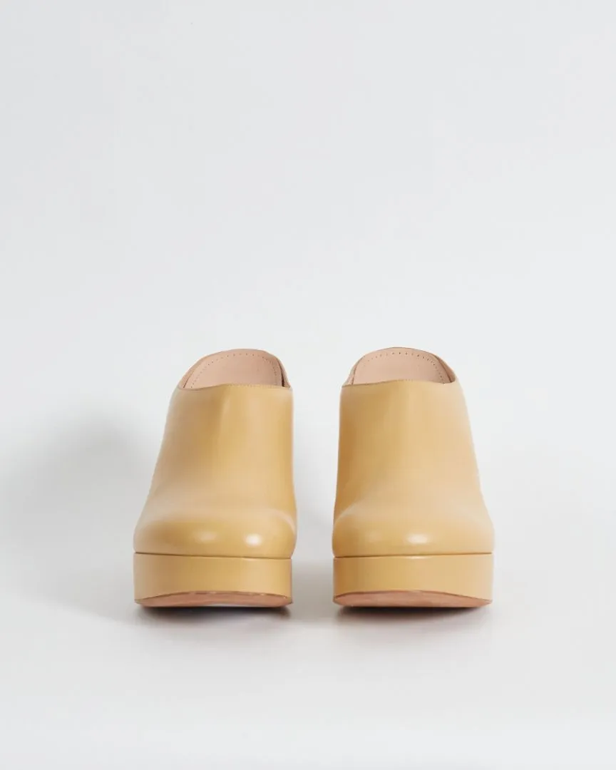 Loewe spring '23 'terra' leather wedge clogs, mustard, 40